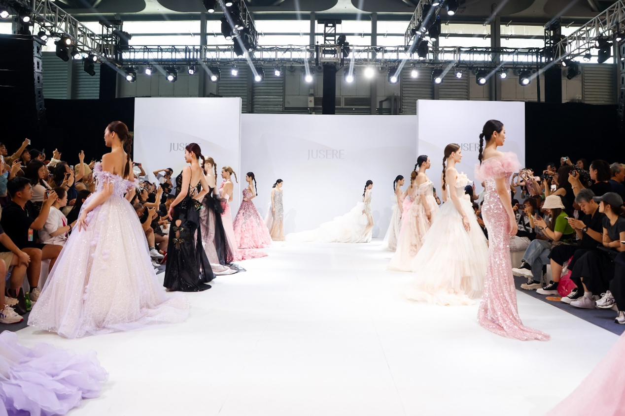 秀場直擊 | 2023上?；榧喍Y服展新品發(fā)布秀首日回顧